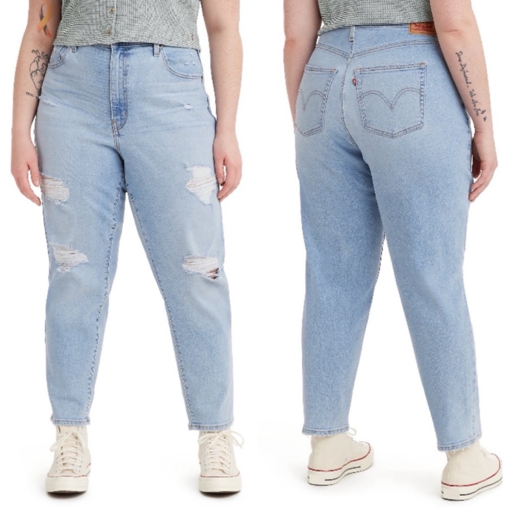 Levi’s High Waisted Mom Jeans Light Wash Distressed 18W